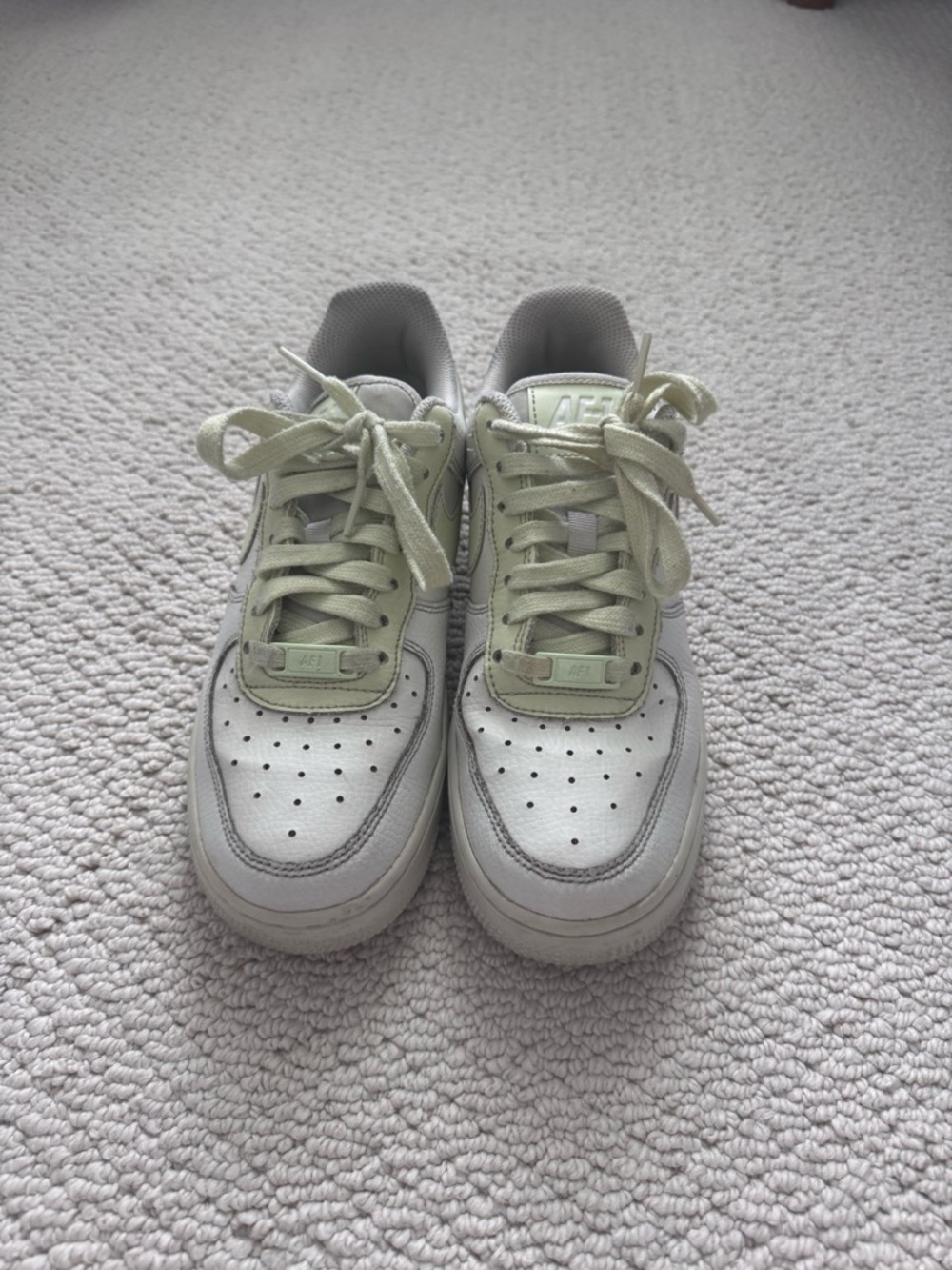 Nike Low-Top Sneakers in White with Pale Green Lining